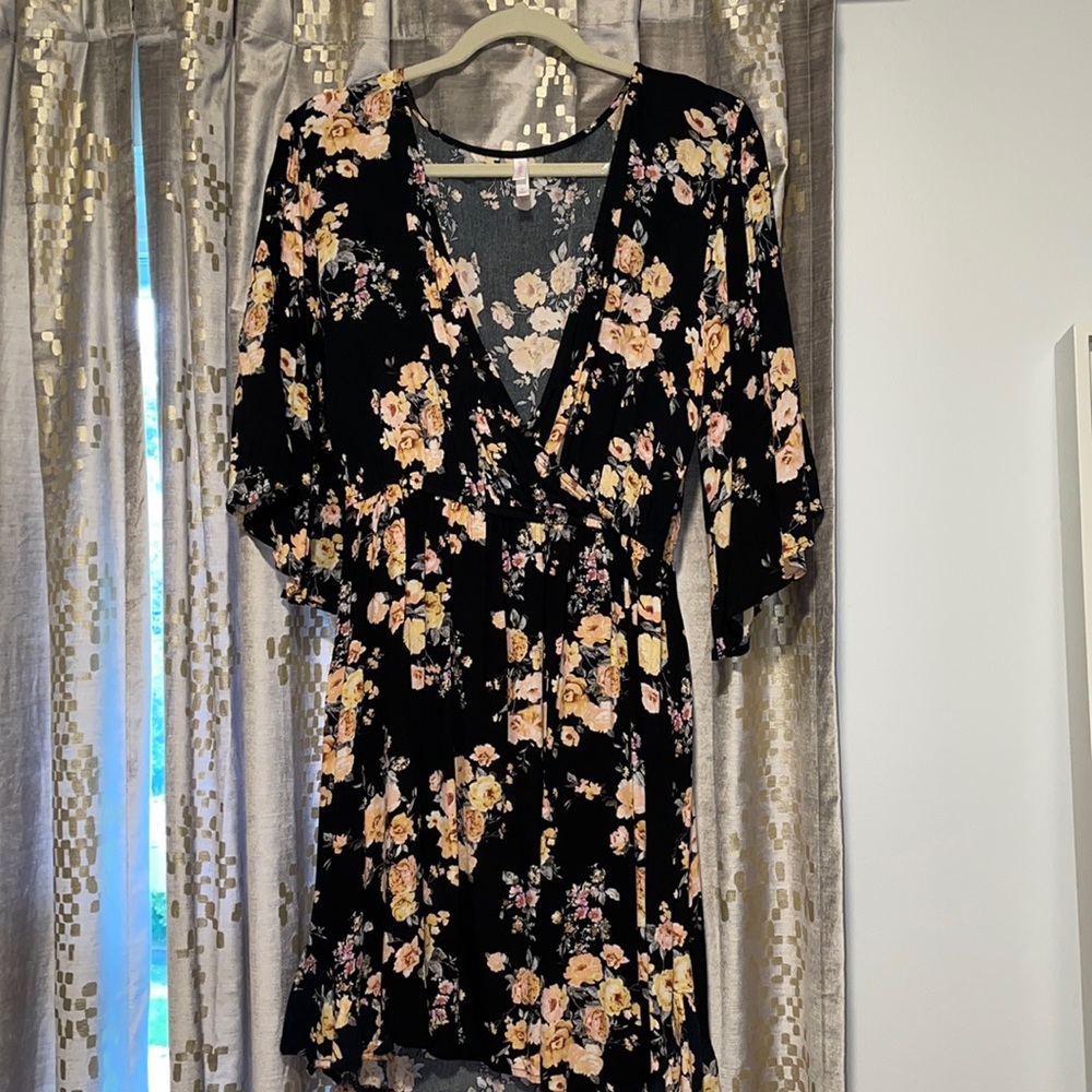 Floral Black flowy dress: size small